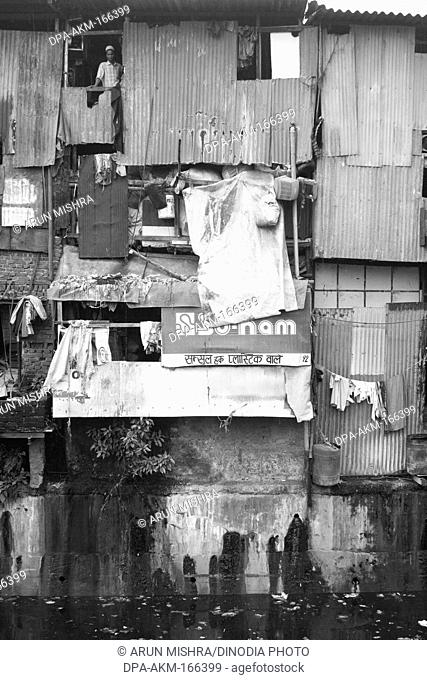 Dharavi slum ; Bombay Mumbai ; Maharashtra ; India