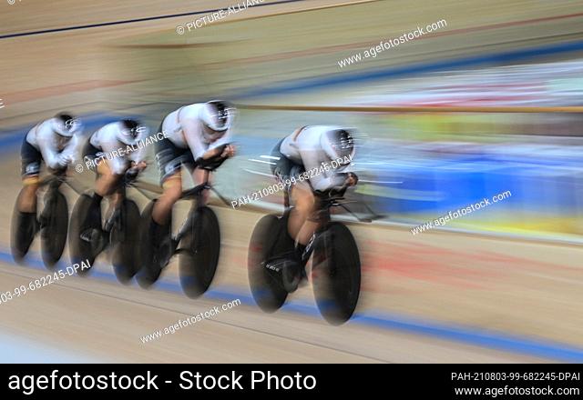 03 August 2021, Japan, Izu: Cycling/Track: Olympics, 4000m team pursuit, women, final at Izu Velodrome. Germany's Franziska Brauße, Lisa Brennauer