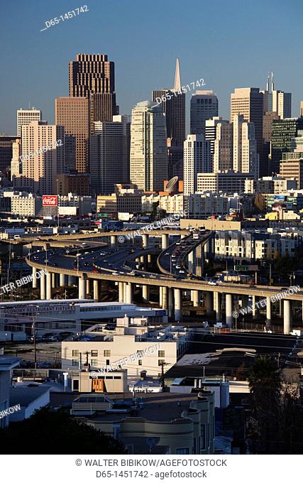 USA, California, San Francisco, Potrero Hill, view of downtown and I-280 highway, late afternoon