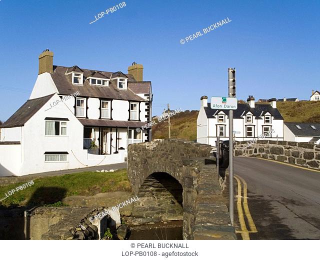 North Wales, Gwynedd, Aberdaron, White washed houses by old stone road bridge over Afon Daron River