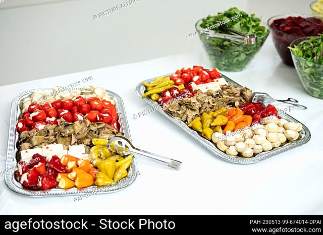 SYMBOL - 12 May 2023, Baden-Württemberg, Rottweil: A variety of appetizers are served at a buffet during a corporate event. Photo: Silas Stein/dpa