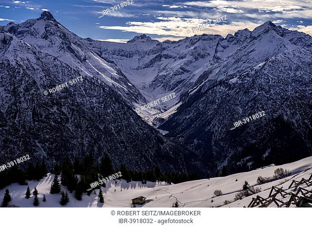 Snow-covered mountain peaks, Bach, Lechtal valley, Außerfern, Reutte, Tyrol, Austria