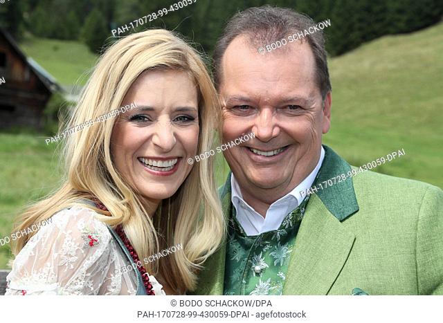 The moderators Arnulf Prasch and Stefanie Hertel during a press meeting for the summer opera ""Wenn die Musi spielt"" (lit