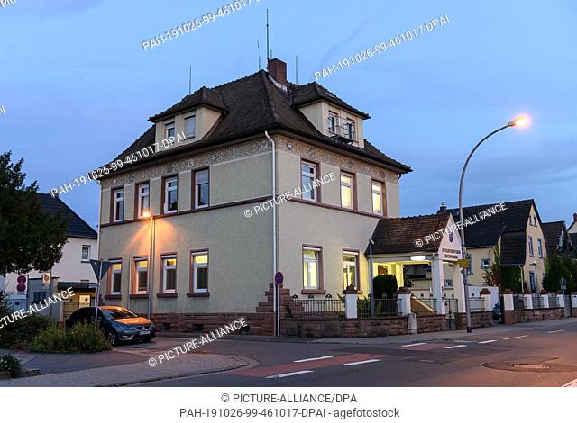 26 October 2019, Hessen, Bischofsheim: Exterior view of the police station. (Zu dpa ""Alcohol disappeared from evidence room - police officers transferred""...