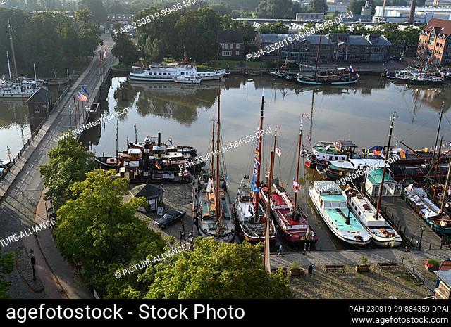 19 August 2023, Lower Saxony, Leer: View of the museum harbor, where numerous historic ships are moored in the harbor on the occasion of the event ""Treffen der...
