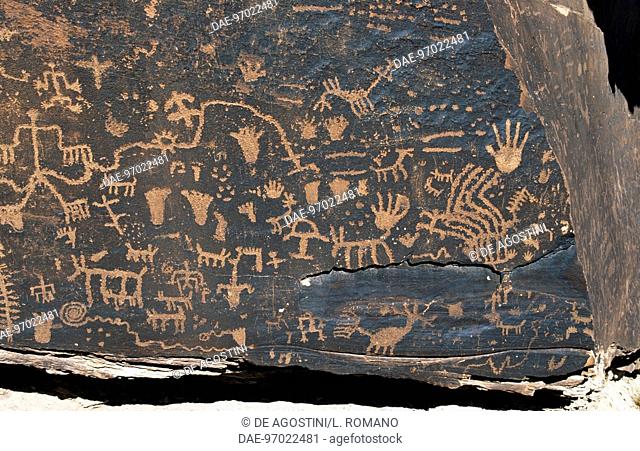 Rock carvings, Newspaper Rock, Blue Mesa, Petrified Forest National Park, Arizona, United States. Paleoindiana Civilisation