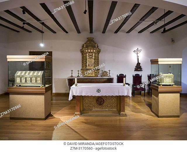 Oratorio con el cofre de las reliquias de San Millán y San Felices de Bilibio. Monasterio de San Millán de Yuso. San Millán de la Cogolla. La Rioja
