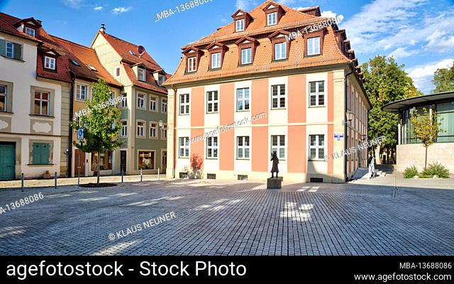 Statue, ETA Hoffmann, Theaterplatz, house facade, facade, architecture, decorative, Bamberg, Franconia, Bavaria, Germany, Europe