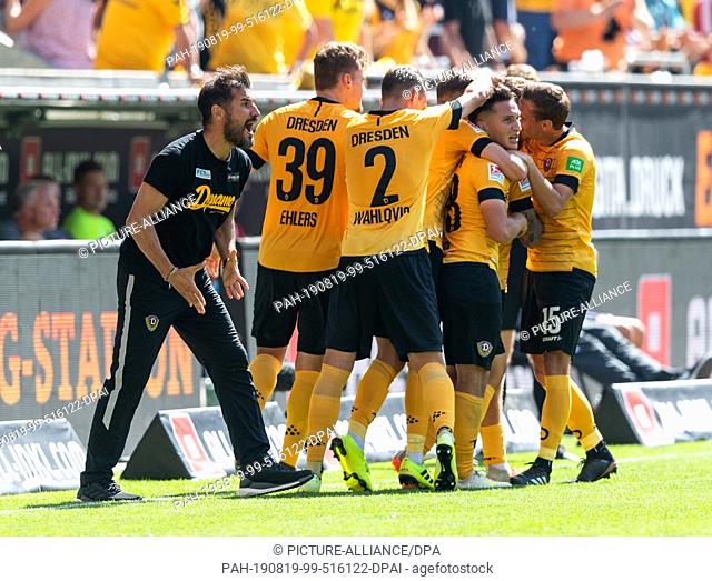 18 August 2019, Saxony, Dresden: Soccer: 2nd Bundesliga, SG Dynamo Dresden - 1st FC Heidenheim, 3rd matchday, in the Rudolf Harbig Stadium