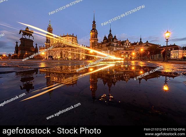 12 October 2021, Saxony, Dresden: The equestrian statue of King Johann (l-r), the Hofkirche, the Hausmannsturm, the Residenzschloss and the Schinkelwache are...