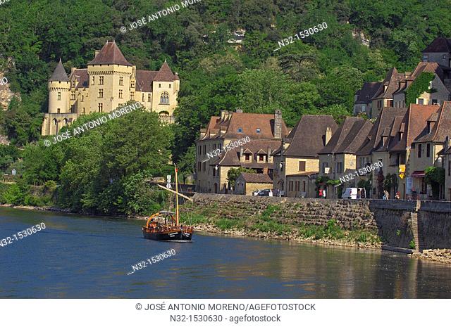 La Roque Gageac, Malartrie Castle, Perigord, River Dordogne, Dordogne River, Tourist boat, gabare boat, Tour boats, Dordogne valley, Perigord Noir, Aquitaine