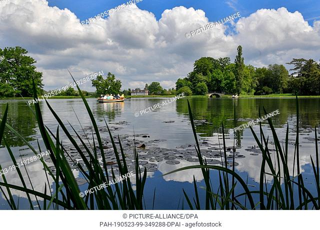 21 May 2019, Saxony-Anhalt, Oranienbaum-Wörlitz: View into the world famous Wörlitzer Park. The Dessau-Wörlitz Garden Kingdom, a UNESCO World Heritage site