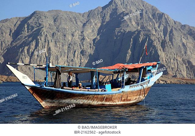 Dhow in the Bays of Musandam, Shimm Strait, in the Omani enclave of Musandam, Oman, Arabian Peninsula, Middle East, Asia