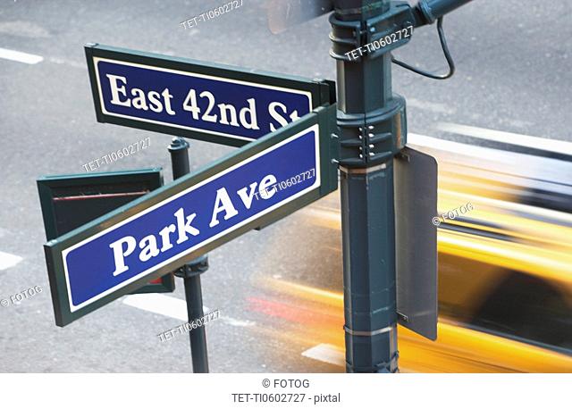 USA, New York City, Manhattan, Road direction sign at crossroads of 42nd Street and Park Avenue
