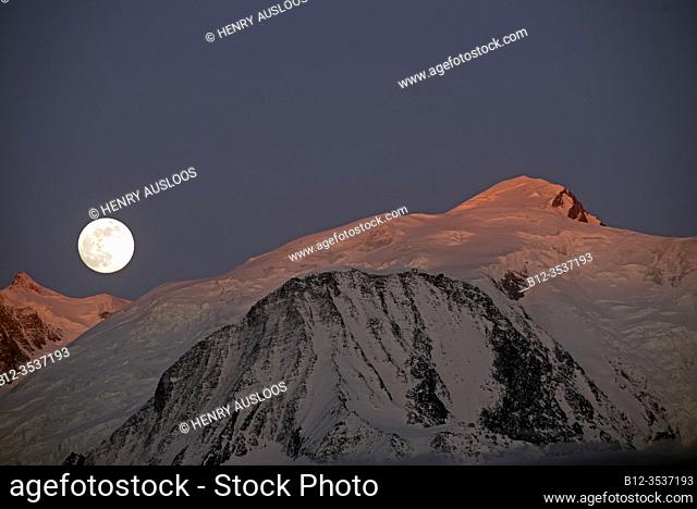 France, Haute-Savoie (74), Alps, Mont Blanc (4807m) on sunset, rising moon