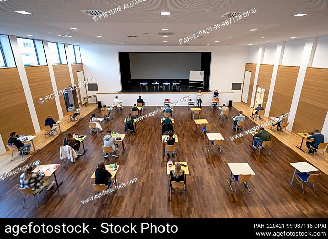 21 April 2022, Lower Saxony, Delmenhorst: Students at a high school sit at their seats before the start of their written exam in history