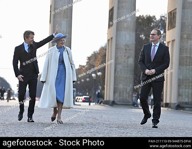10 November 2021, Berlin: Frederik, Crown Prince of Denmark (l-r), Queen Margrethe II of Denmark, and Michael Müller (SPD), Governing Mayor of Berlin