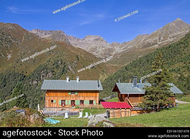 Die Schweinfurter Hütte ist eine Alpenvereinshütte in 2028 m Höhe in den Stubaier Alpen