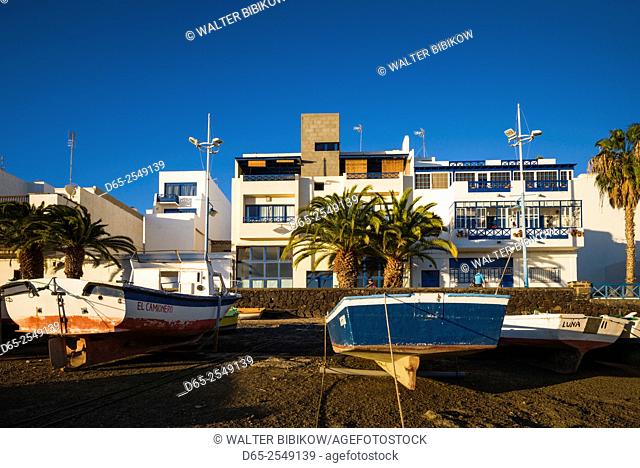 Spain, Canary Islands, Lanzarote, Arecife, Charco de San Gines, fishing boats, sunset
