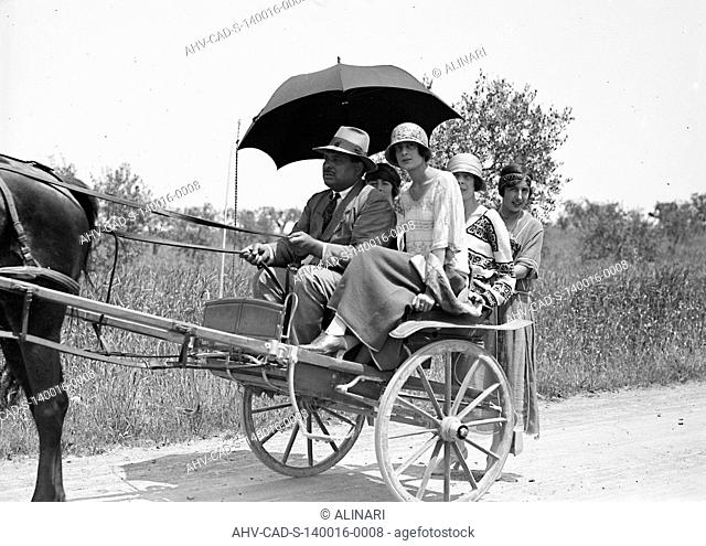 Couple on a cart along a street in the countryside, Castelnuovo, shot 08-09/06/1924 by Monteverde, Aurelio