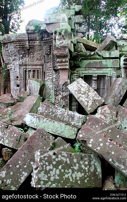 Big stones in Ta Prom temple, Angkor wat, Cambodia