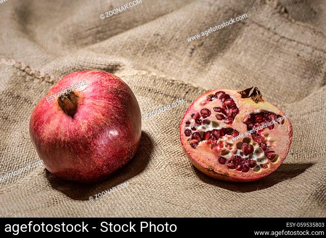 Der Granatapfel stammt ursprünglich aus Asien und ist heute auch im Mittelmeerraum verbreitet