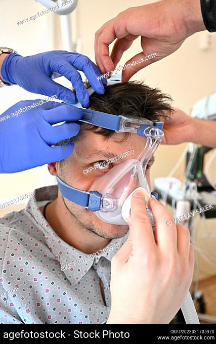Patient during examination in the sleep laboratory of the University Hospital in Brno, March 17, 2023. (CTK Photo/Vaclav Salek)