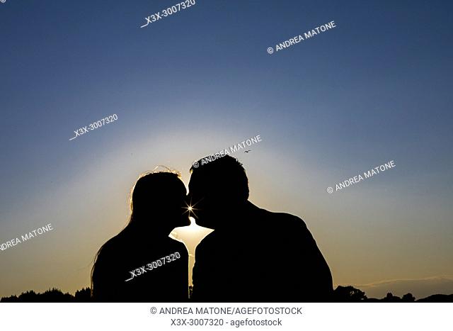 Silhouette couple kissing