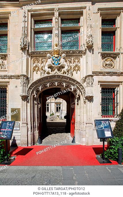 France, Rouen, Place de la Pucelle, Hôtel de Bourgtheroulde, gothic architecture, Hôtel particulier, sculpture above the door, Photo Gilles Targat
