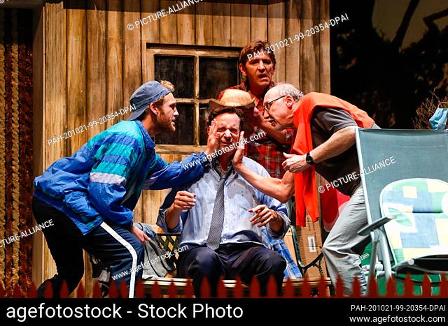 20 October 2020, Berlin: Johannes Hallervorden (1. row l-r), Marten Sand, Harald Effenberg and Guido Hammesfahr (2 row), play in the photo rehearsal of the play...