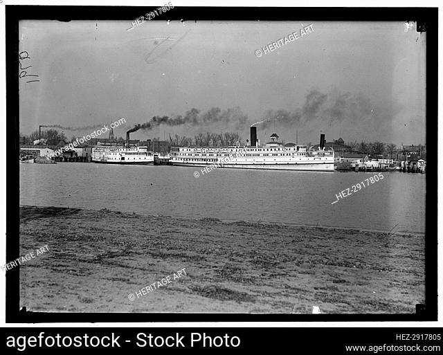 Ships on Potomac River: Three Rivers, left, and Northland, right.., between 1916 and 1918. Creator: Harris & Ewing