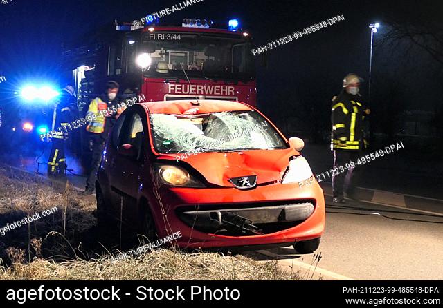 23 December 2021, Riedstadt: The vehicle involved in the accident is standing at the side of the road. A pedestrian was run over by a car while crossing a...