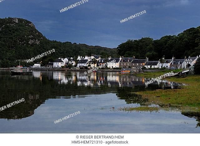 United Kingdom, Scotland, Highland, Loch Carron, the village of Plockton