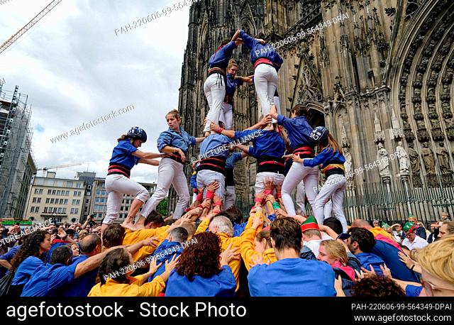 06 June 2022, North Rhine-Westphalia, Cologne: Around 180 members of Barcelona's Castellers de la Vila de Gracia human tower association