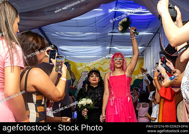 16 December 2023, Brazil, São Paulo: At the NGO Casa 1 event, people got married together and celebrated the love and union between LGBTQIA+ people
