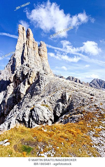 View from Santner Pass in the Rosengarten Group towards the Vajolet Towers with the Delagokante ridge, Dolomites, Alto Adige, Italy, Europe