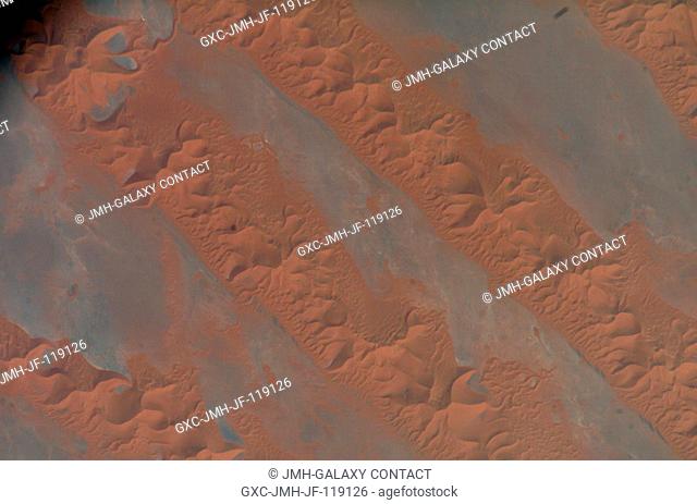 Erg Oriental, Algeria is featured in this image photographed by an Expedition 13 crewmember onboard the International Space Station