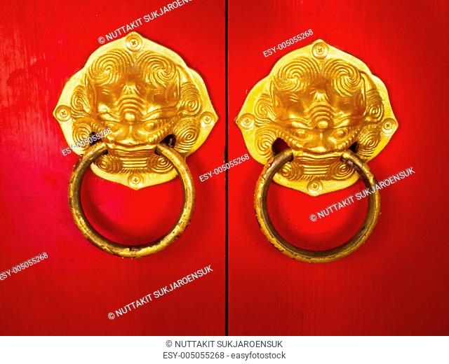 Door handle developing Chinese traditional golden head lion