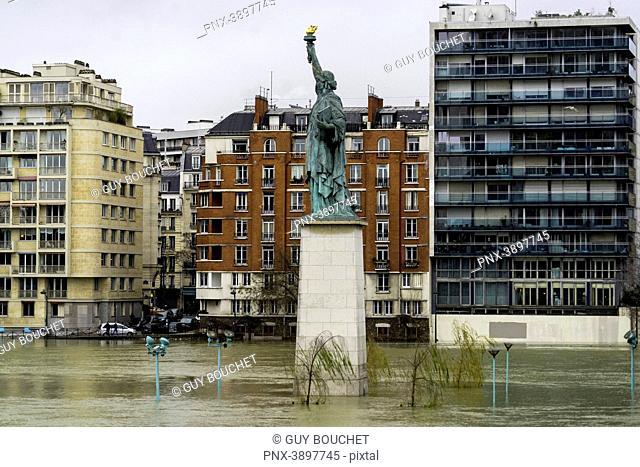 Europe, France, Ile de France, Paris, Statue of Liberty, by Auguste Bartholdi, on l'Ile aux Cygnes (The Isle of Swans) near the Pont de Grenelle