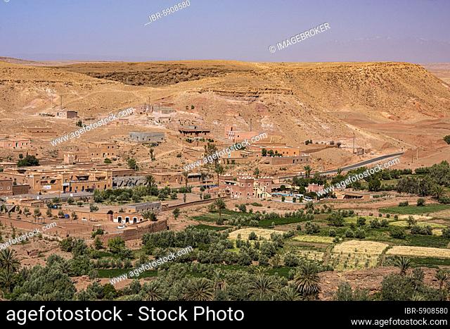 Oasis Tinerhir with old mud houses and newly constructed buildings, Tinerhir, Souss-Massa-Draa, High Atlas, Morocco, Africa