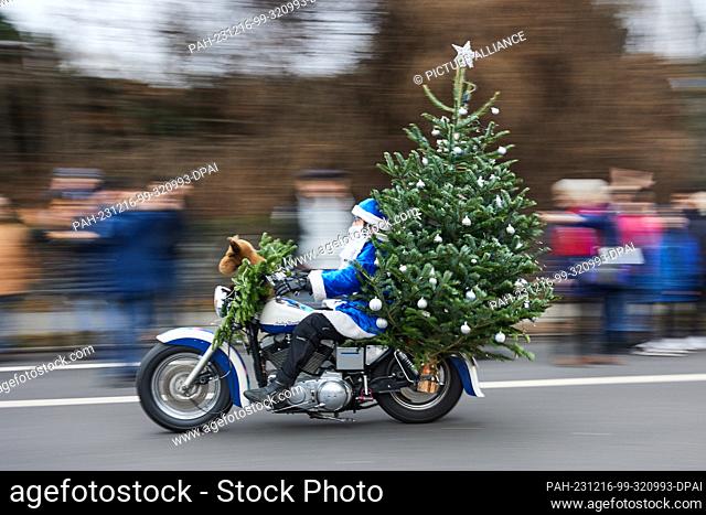 dpatop - 16 December 2023, Berlin: Bikers dressed as Santas set off from Lankwitz town hall on a charity tour through Berlin