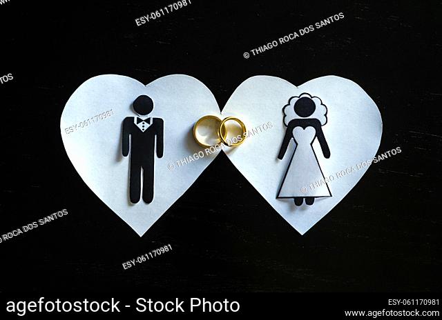 Great concept of love, marriage and complicity. Papeu clipping, heart shape with bride and groom inside and rings