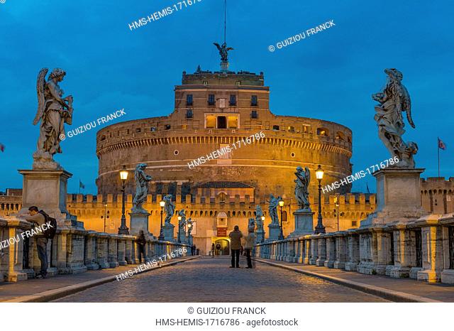Italy, Lazio, Rome, historical centre listed as World Heritage by UNESCO, Ponte Sant'Angelo built in 134 AD by Roman Emperor Hadrian, over the Tiber river