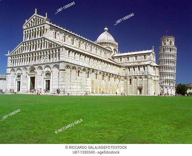 Italy, Tuscany, Pisa, Piazza dei Miracoli, Chatedral and Leaning Tower