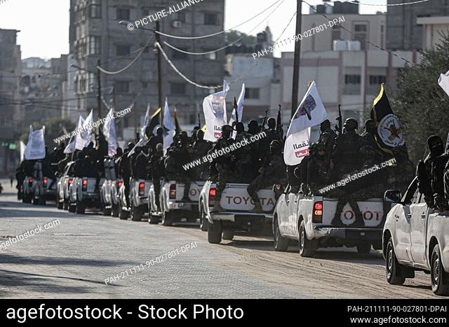 11 November 2021, Palestinian Territories, Gaza: Palestinian militants from the Al-Quds Brigades, the armed wing of the Islamic Jihad movement