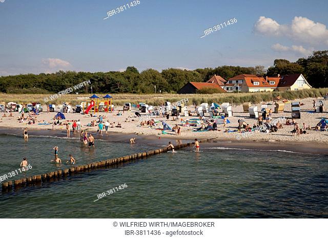 Sandy beach and coast, Graal-Müritz, Baltic Sea spa resort, Mecklenburg-Western Pomerania, Germany