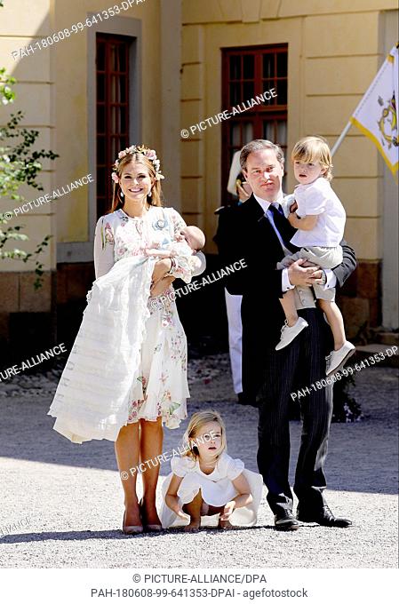 Princess Madeleine and Christopher O'Neill, Princess Leonore, Prince Nicolas and Princess Adrienne of Sweden posing for the press, on June 8, 2018