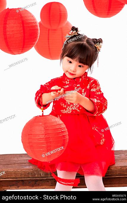 Sitting on the bench to play little girl carrying a lantern