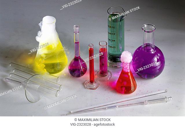 Glassware with liquids in a laboratory - 01/01/2010