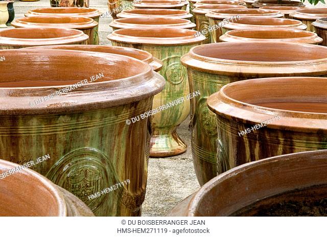 France, Gard, Anduze, Anduze vases, Les Enfants de Boisset Pottery labelled Entreprise du Patrimoine Vivant Living Heritage Company